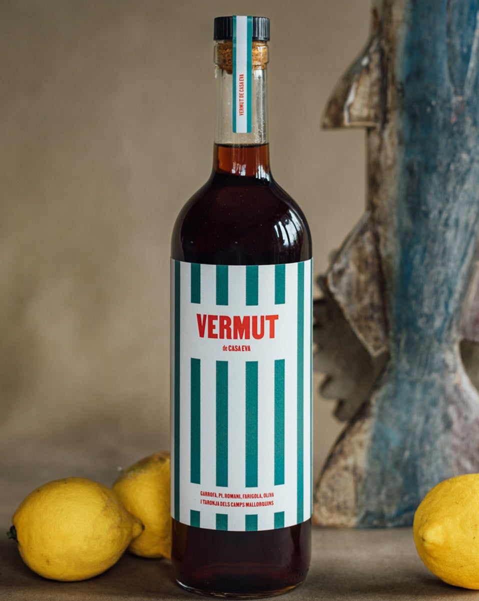 Vermut con Botanicos Mallorquines com la naranja y la algarroba